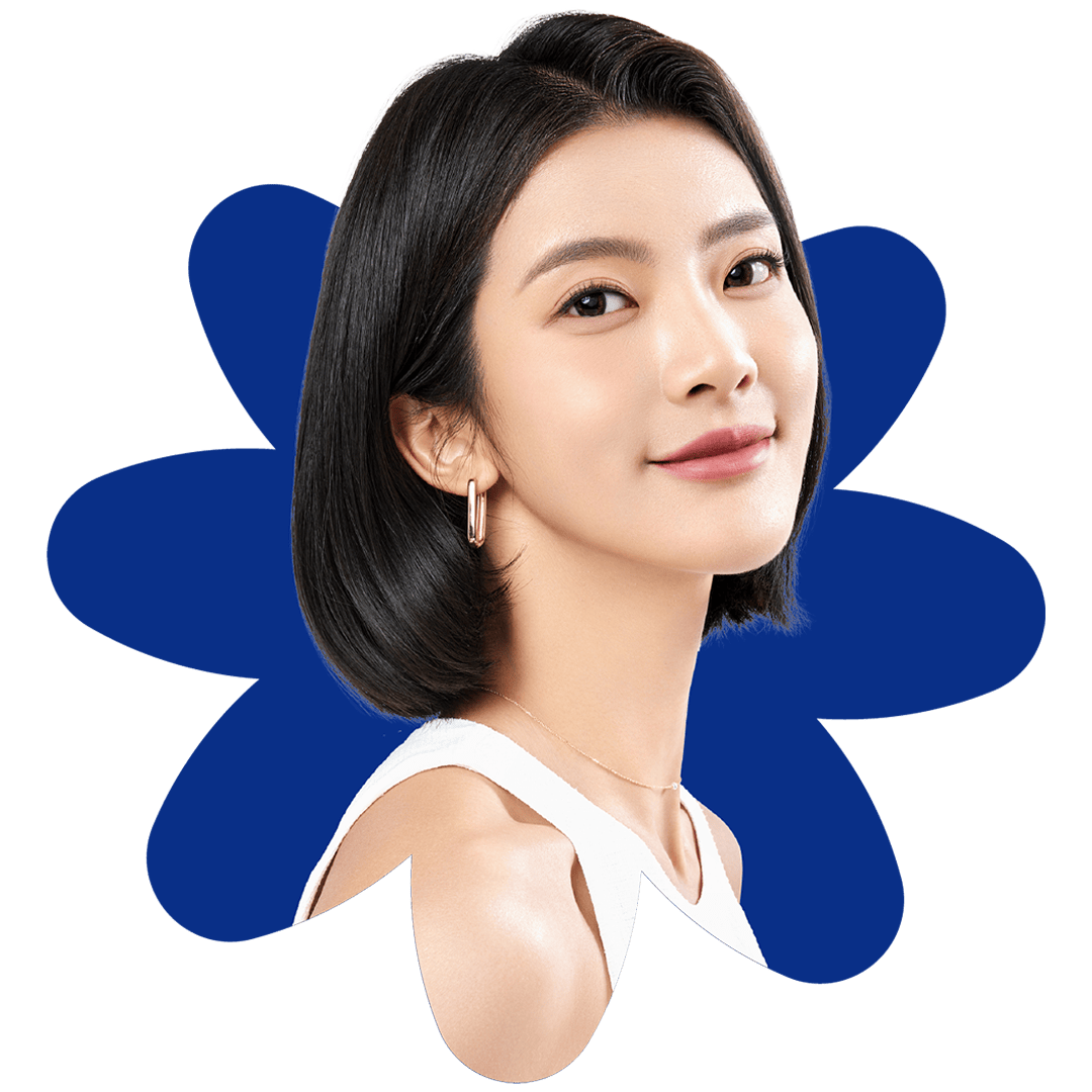 Model wearing Acuvue Define® product